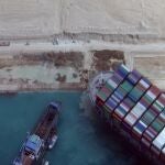 Imagen satelital del carguero "Ever Given" atrapado en el Canal de Suez