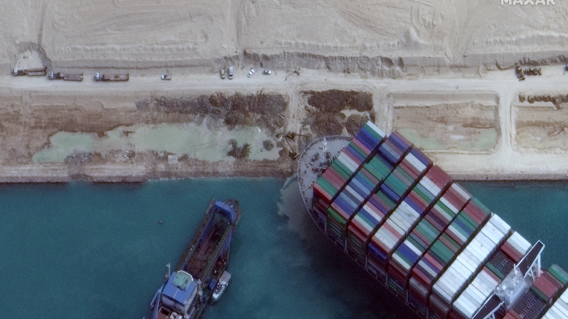 Imagen satelital del carguero "Ever Given" atrapado en el Canal de Suez