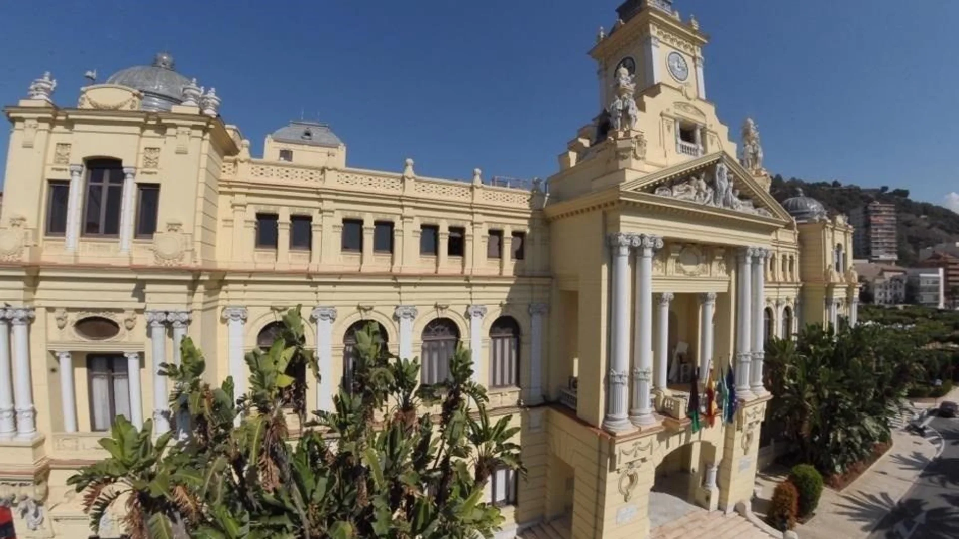 Vista de la fachada principal del Ayuntamiento de Málaga