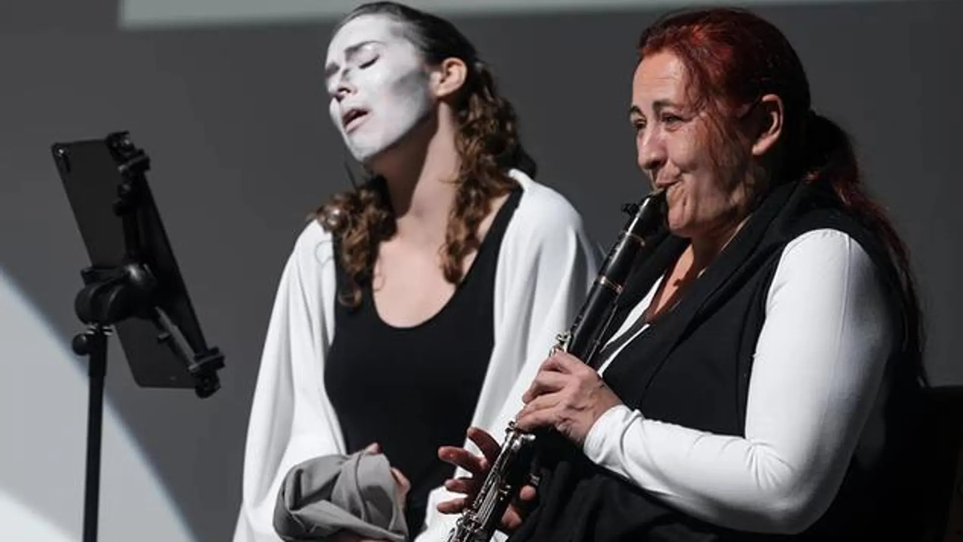 La soprano Manon Chauvin y Mónica Campillo, con el clarinete
