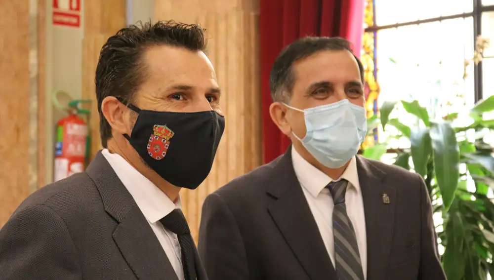 Mario Gómez (Cs) junto a José Antonio Serrano (PSOE)