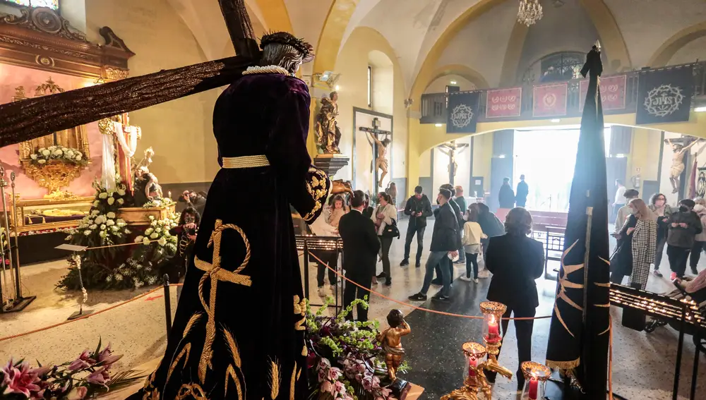 Exposición de las imágenes de la Virgen de las Angustias, Nuestro Padre Jesús Nazareno y la Virgen de la Piedad, en la Capilla de Santa Nonia para su devoción y culto