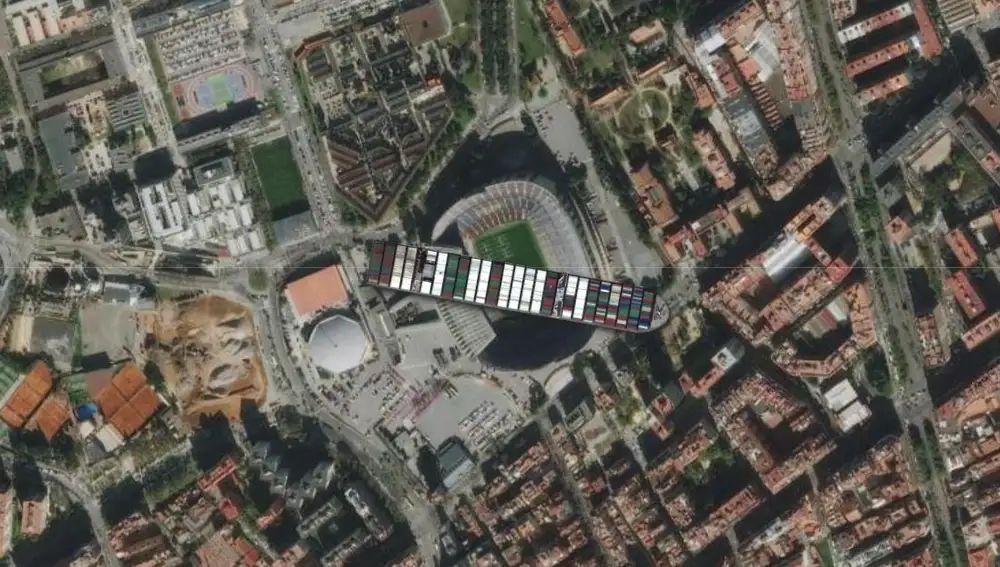 El buque Ever Given, en escala sobre el Camp Nou