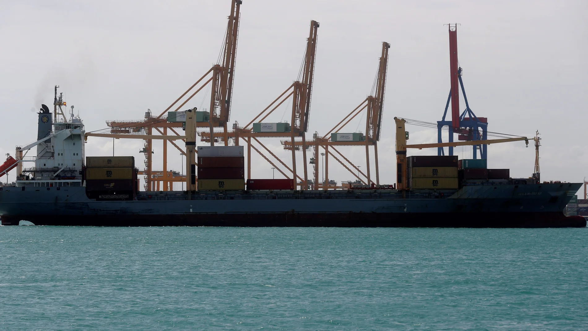 Los buques se encuentran atracados en dos muelles del Puerto