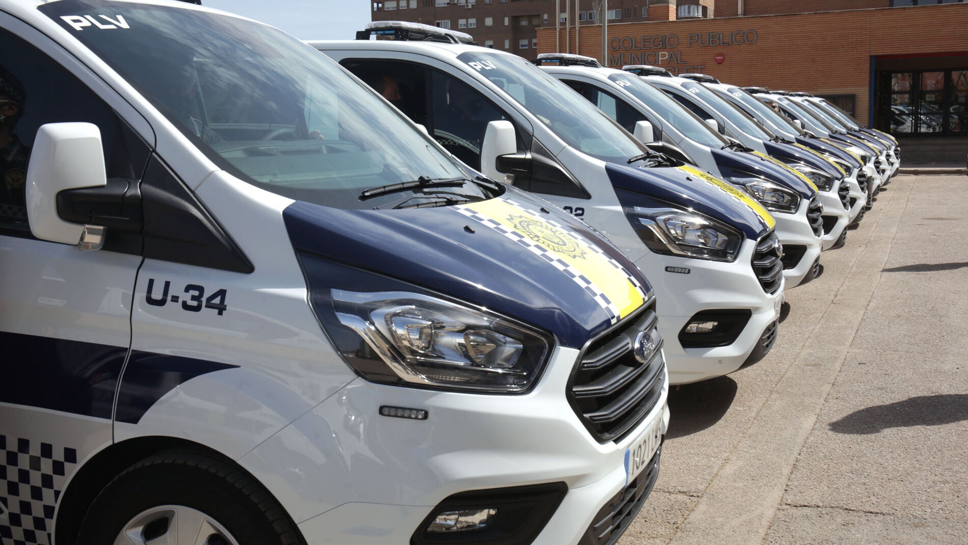 La Policía compra trece furgonetas híbridas que mejorarán la movilidad ...