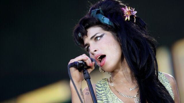 FILE PHOTO: British singer Amy Winehouse performs during the "Rock in Rio" music festival in Arganda del Rey, near Madrid, July 4, 2008. REUTERS/Juan Medina/File Photo