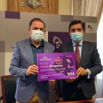 El presidente de la Diputación de Soria, Benito Serrano, junto al presidente de Caja Rural soriana, Carlos Martínez Izquierdo