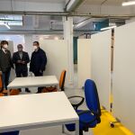 El alcalde de la capital, Carlos Martínez, y el presidente de la Cámara de Comercio, Alberto Santamaría, han visitado este miércoles las nuevas instalaciones de este espacio calificado como "colaborativo y polivalente" y con distintas prestaciones y equipamientos.