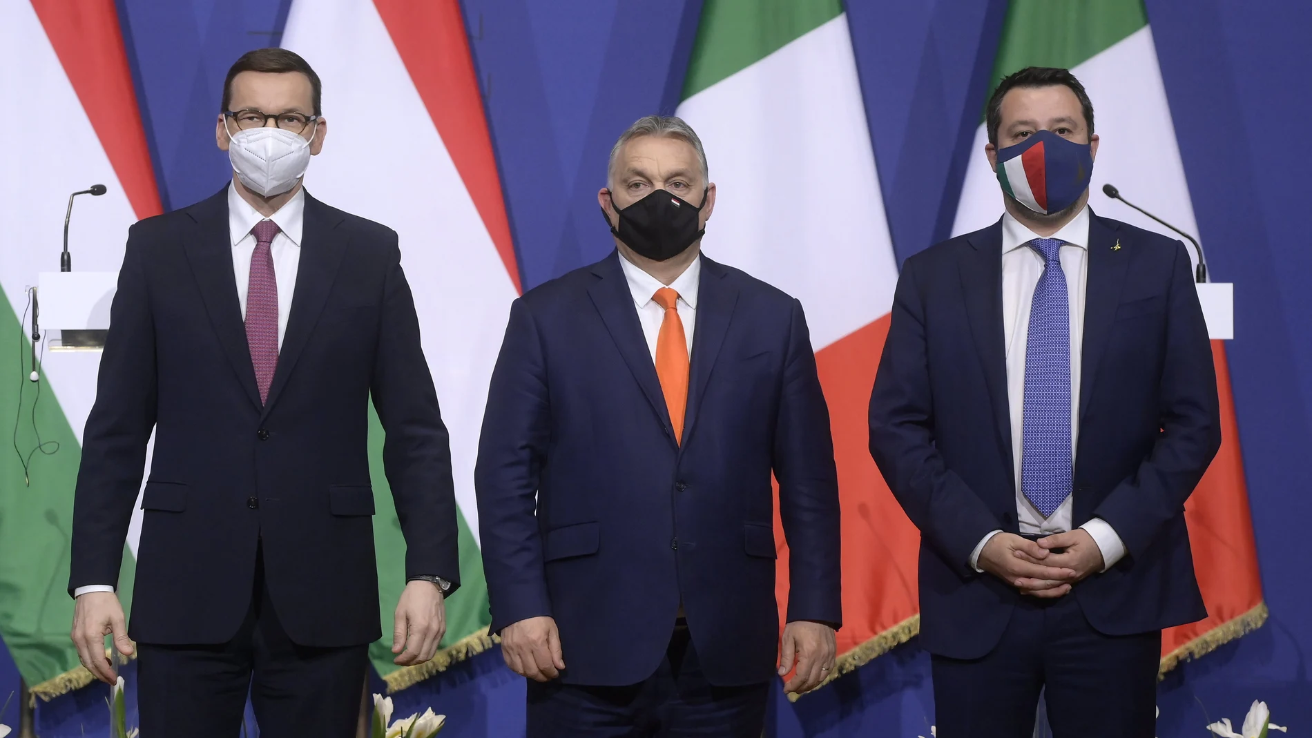 El primer ministro polaco Mateusz Morawiecki, su homólogo húngaro Viktor Orban y el líder de la extrema derecha italiana Matteo Salvini
