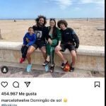 Imagen compartida por el jugador de fútbol en su Instagram en la que disfruta de la playa de Valencia
