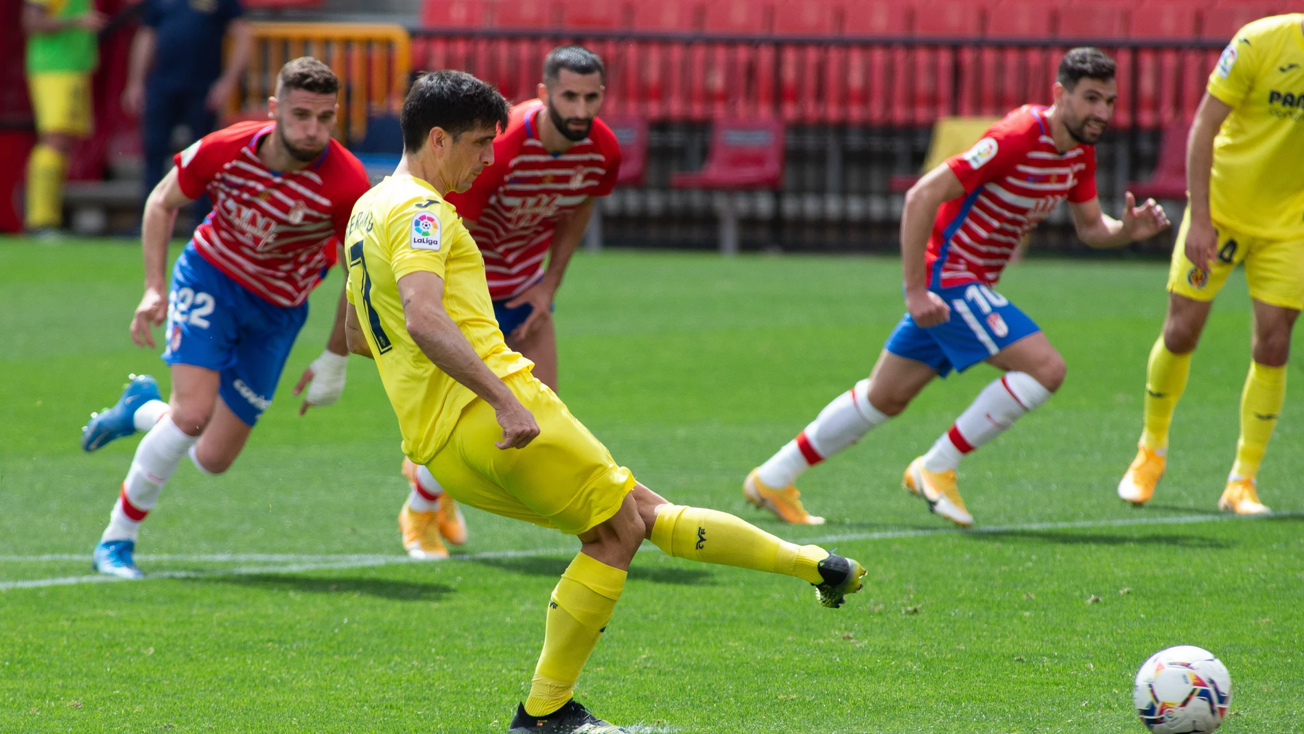 Gerard Moreno, autor de los tres goles en el Nuevo Los Cármenes