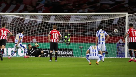 El penalti de Oyarzabal que dio el triunfo a la Real Sociedad en la final de la Copa del Rey ante el Athletic Club