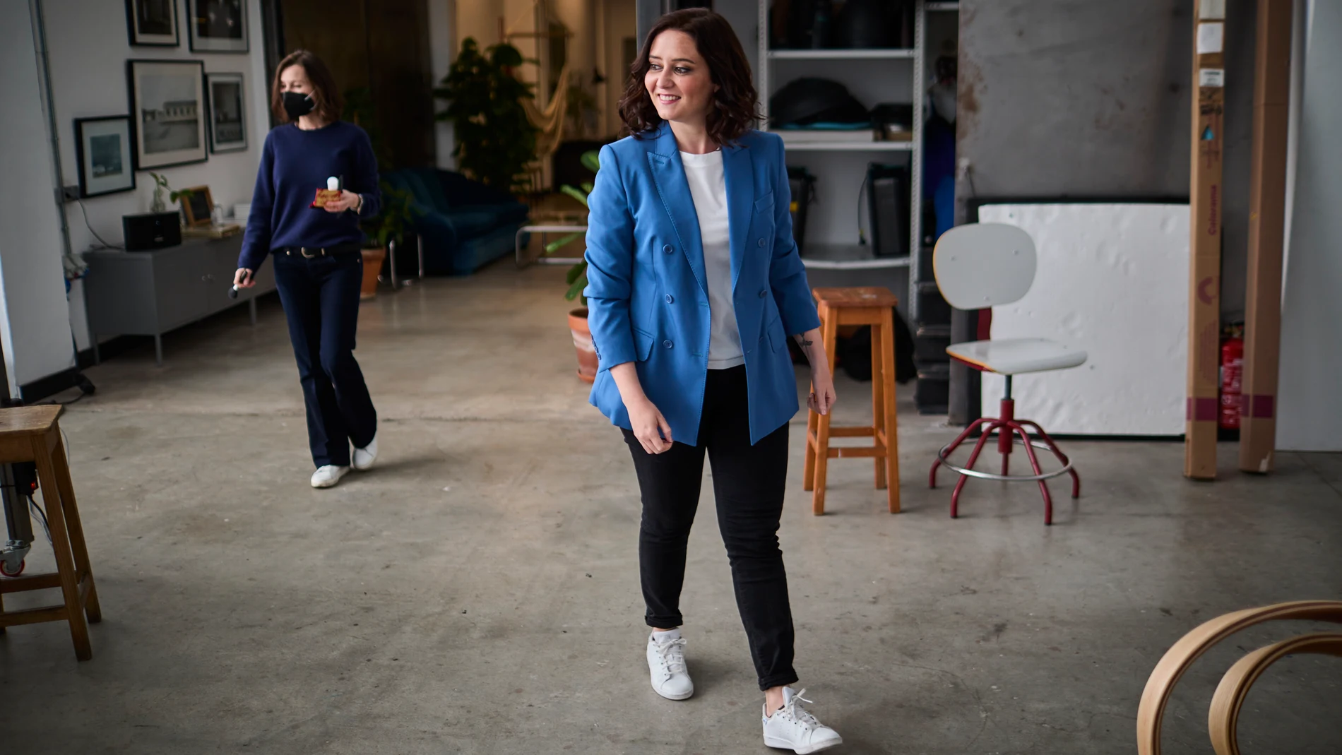 Making of de la sesión fotográfica de la presidenta de la Comunidad de Madrid, Isabel Díaz Ayuso, para el retrato oficial de la próxima campaña electoral autonómica