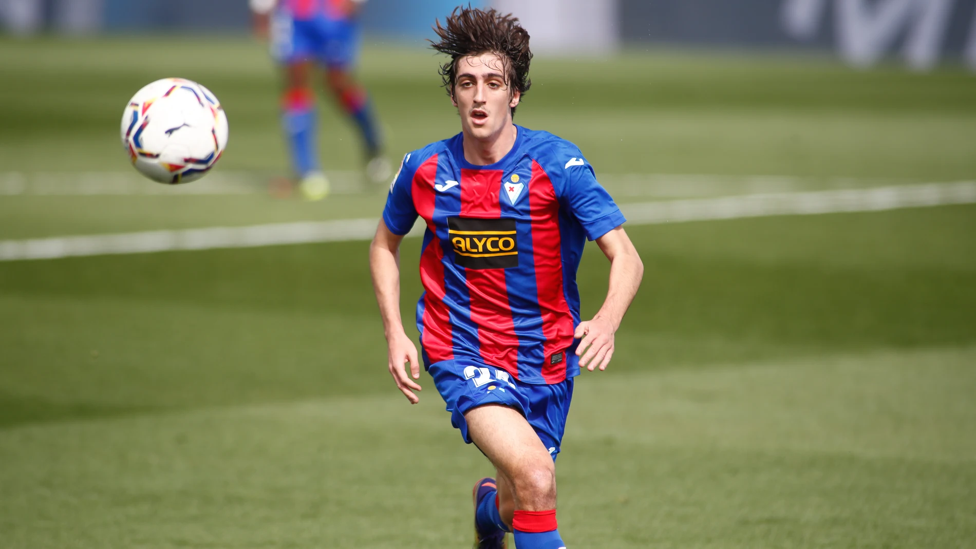 Bryan Gil con el Eibar.