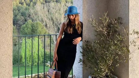 Sara Baceiredo con el vestido negro más bonito.