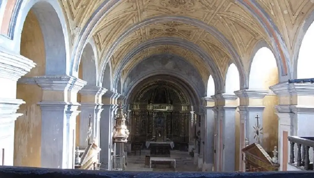 La restauración de la iglesia de Santa María de la Cuesta de Cuéllar (Segovia) saca a la luz un mural con restos constructivos, pinturas y decoración escultórica