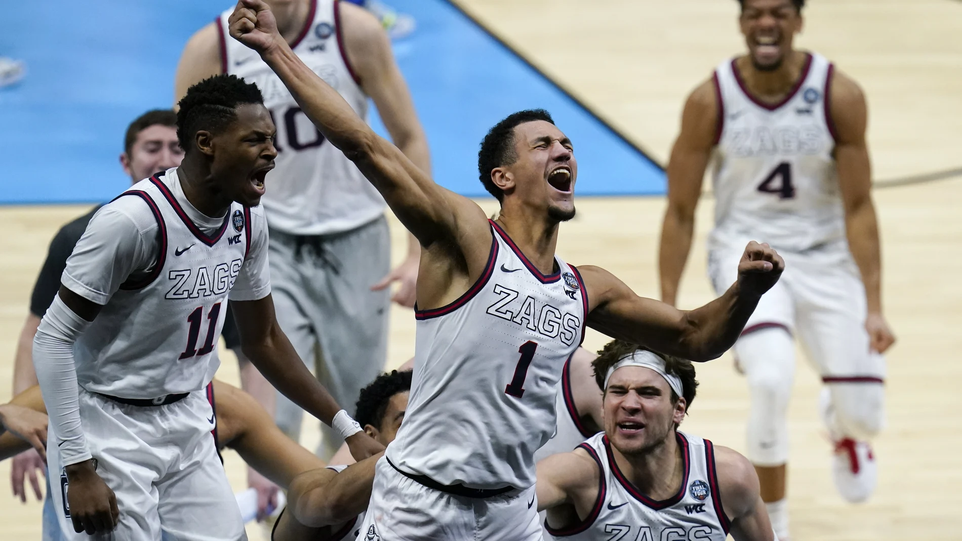 Jalen Suggs celebra la canasta de su vida, que llevó a Gonzaga a derrotar a UCLA y a la final de la NCAA