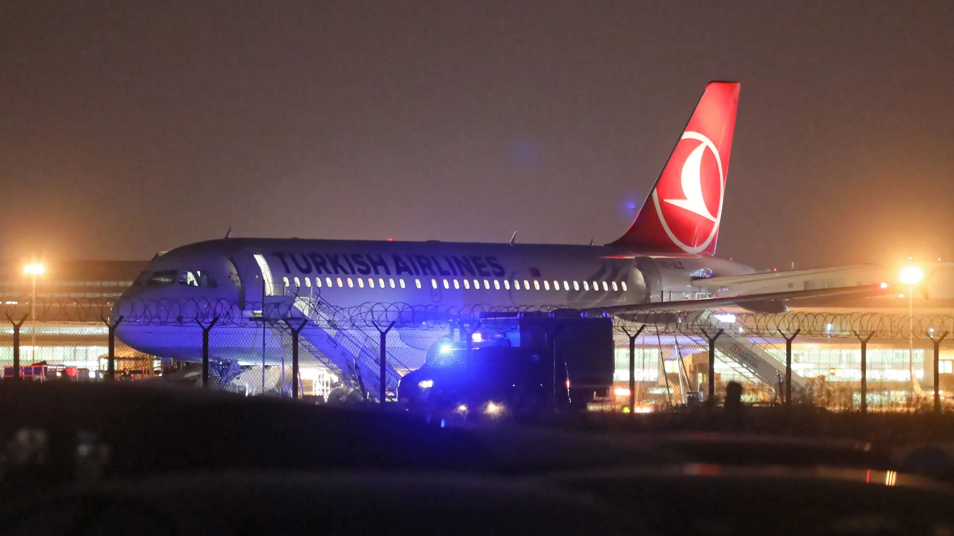 Las autoridades procedieron al desalojo del avión de Turkish Airlines en el aeropuerto internacional de Varsovia-Chopin