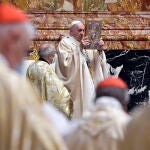 Imagen del Papa Francisco durante la ceremonia