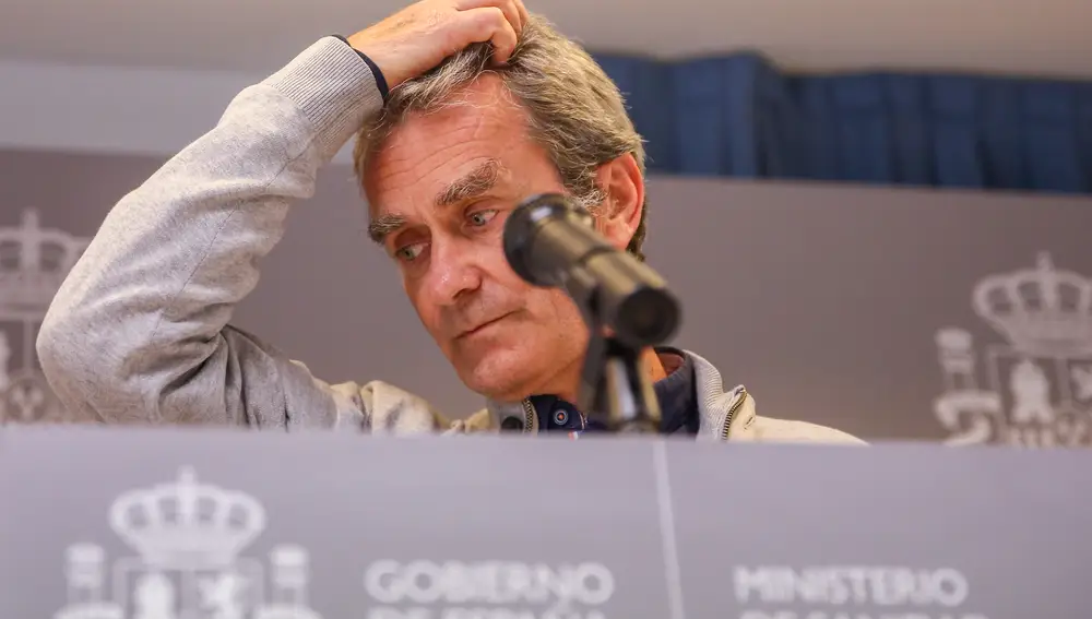 El director del Centro de Alertas y Emergencias Sanitarias (CCAES), Fernando Simón durante una rueda de prensa convocada ante los medios, a 5 de abril de 2021, en el Ministerio de Sanidad, Madrid, (España). Simón ha avisado de que en la mayoría de las comunidades autónomas se está produciendo un incremento de los contagios del coronavirus e, incluso, de la presión hospitalaria.05 ABRIL 2021EUROPA PRESS/R.Rubio.POOL05/04/2021