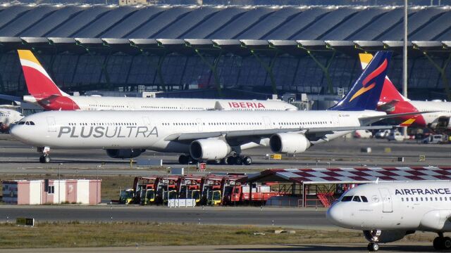 Uno de los cuatro aviones que tiene Plus Ultra en el aeropuerto de Barajas
