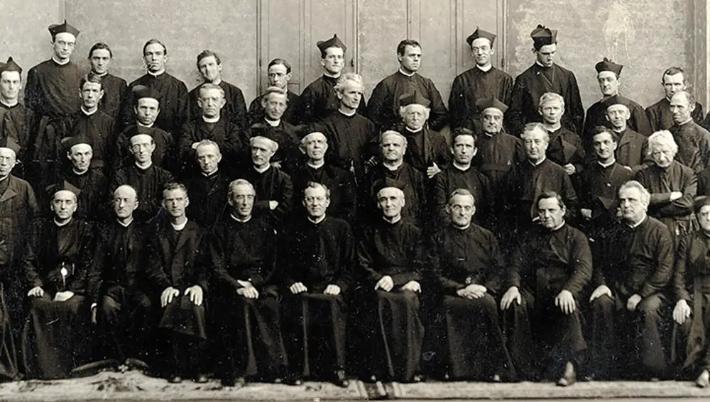 Grupo de jesuitas en tiempos de la Guerra Civil