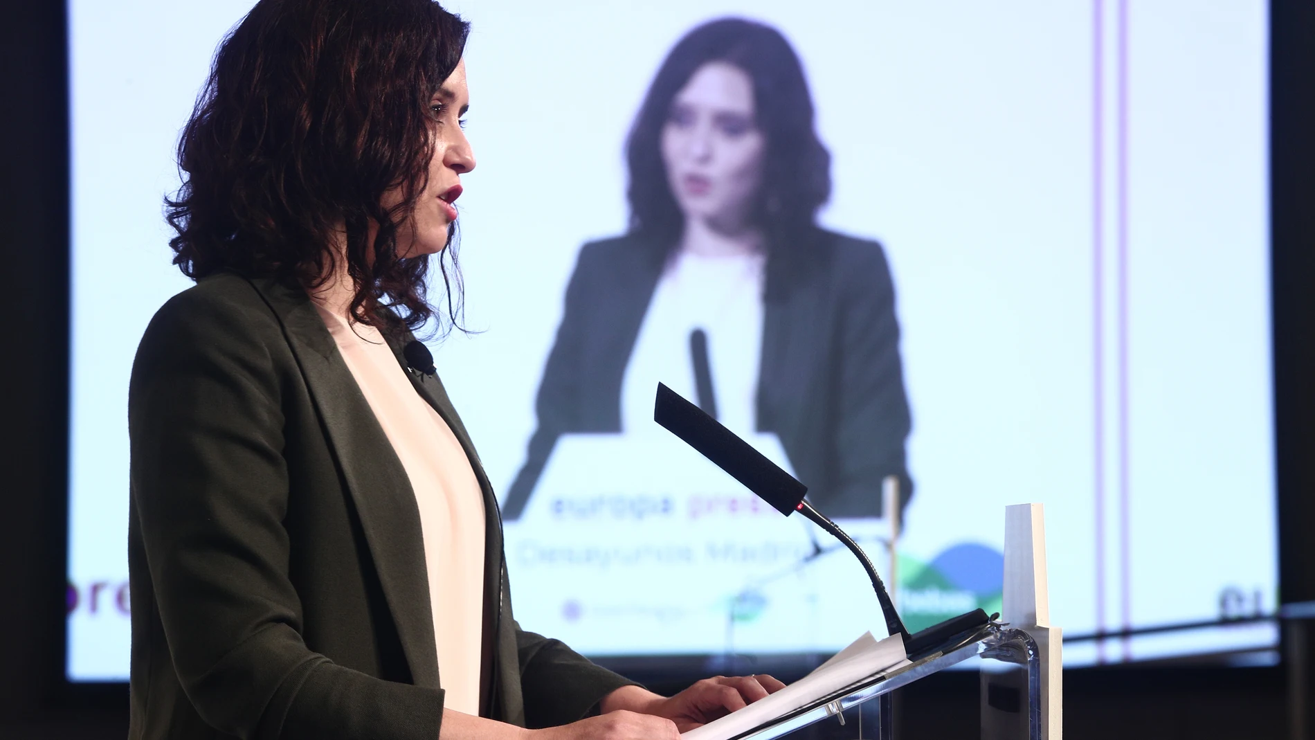La presidenta de la Comunidad de Madrid y candidata en las elecciones del 4 de mayo en la región, Isabel Díaz Ayuso, interviene en un Desayuno Informativo de Europa Press