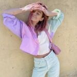 Laura Escanes con camisa multicolor de Stradivarius. Instagram @lauraescanes