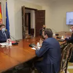 El presidente de la Generalitat, Ximo Puig, durante la reunión que ha mantenido este martes, junto con la consellera de Sanidad, Ana Barceló, con directivos de Jansen España