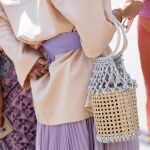 Bolso de crochet en street style. Pinterest
