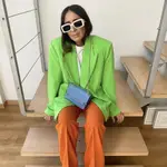 Laura Eguizabal con pantalones en color naranja. Instagram @laura_equizabal