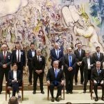 Benjamin Netanyahu posa hoy junto al resto de líderes de los partidos políticos durante la constitución del nuevo Parlamento