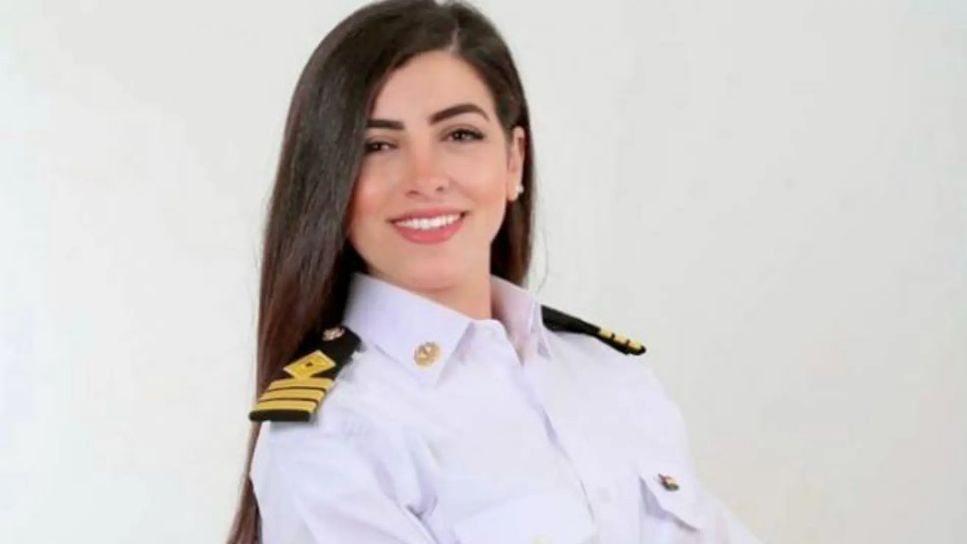 Marwa Elselehdar es la primera oficial al mando del buque Aida IV