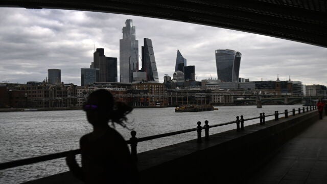 Vista de la City londinense desde el río Támesis