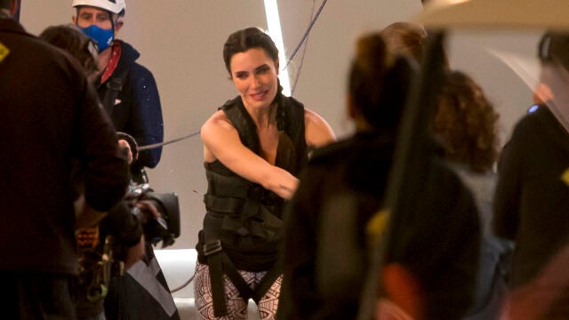 Pilar Rubio emocionada tras superar sus miedos en 'El Hormiguero', en Madrid (España) a 7 de abril de 2021.PILAR RUBIO;EL HORMIGUERO;LLORANDO;EMOCIONADA;GRUA;08 ABRIL 2021Jose Velasco / Europa Press08/04/2021