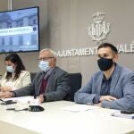 Ribó, con los concejales Sandra Gómez y Sergi Campillo, dos de los que cobraron sobresueldos