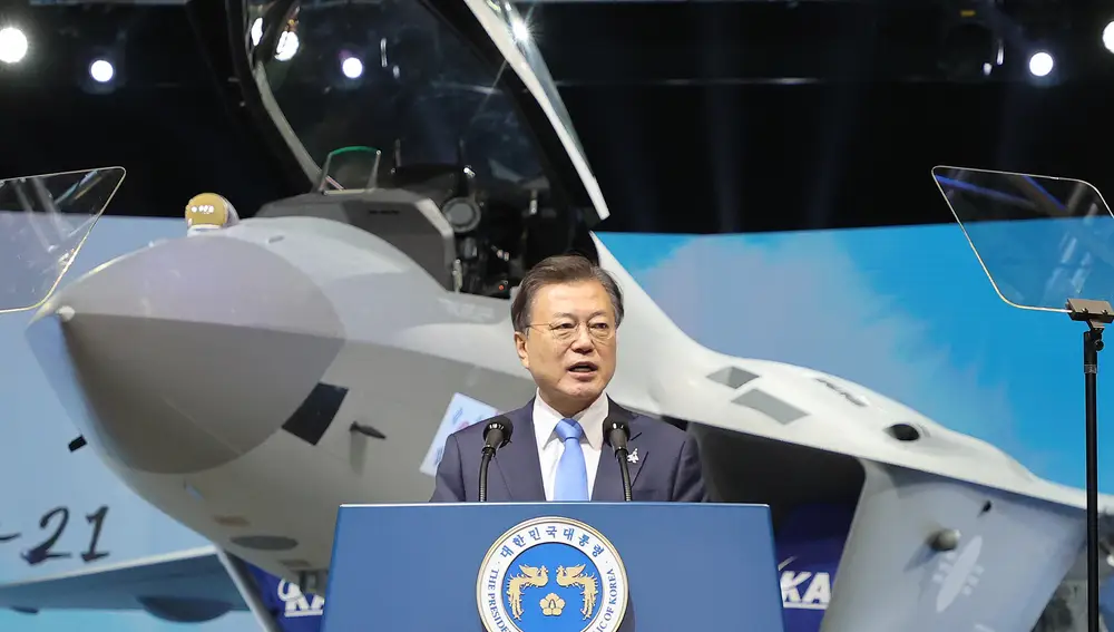 El presidente surcoreano Moon Jae-in durante la presentación del avió de combate KF-X