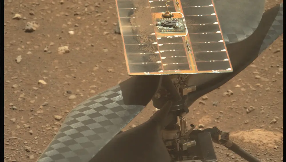 Mars (-), 08/04/2021.- A handout photo made available by NASA shows an image of NASA's Ingenuity Helicopter with its blades unlocked acquired by NASA's Perseverance Mars rover using its Left Mastcam-Z camera, on Sol 47, 08 April 2021. Mastcam-Z is a pair of cameras located high on the rover's mast. The helicopter was released by the rover after being charged and is expected to fly in a dedicated fly zone no earlier than 08 April. Having landed on Mars on 18 February, Perseverance's main mission on Mars is astrobiology and the search for signs of ancient microbial life, according to NASA. EFE/EPA/NASA/JPL-Caltech/HANDOUT HANDOUT EDITORIAL USE ONLY/NO SALES