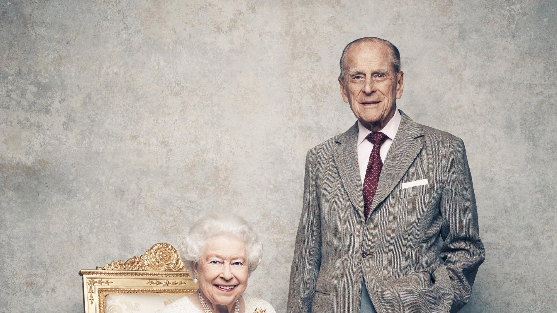 Retrato oficial de la Reina Isabel II junto al Duque de Edimburgo