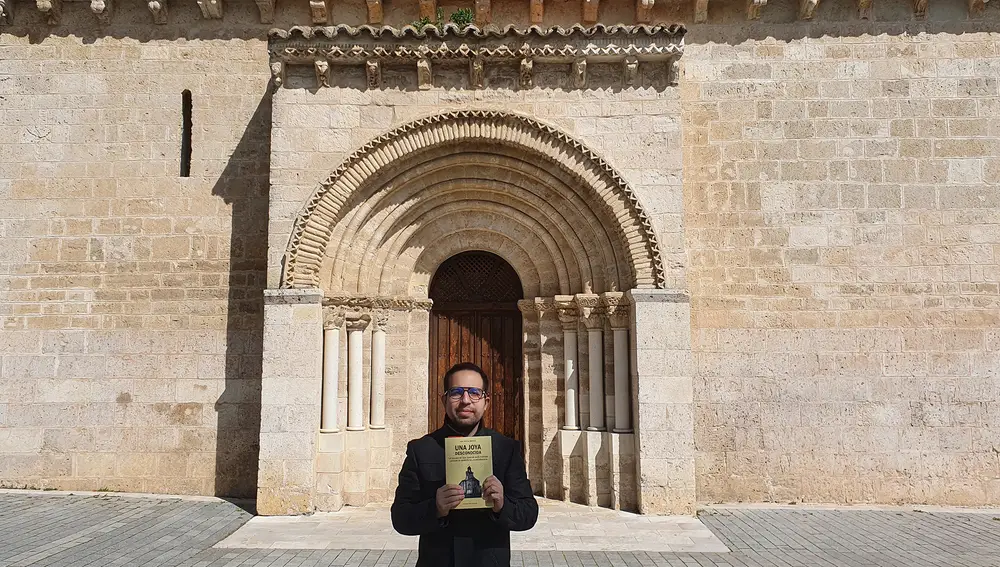 El vallisoletano Iván Muñoz Blanco explora la historia de la Iglesia de San Juan Evangelista de Arroyo de la Encomienda en el libro ‘Una joya desconocida’