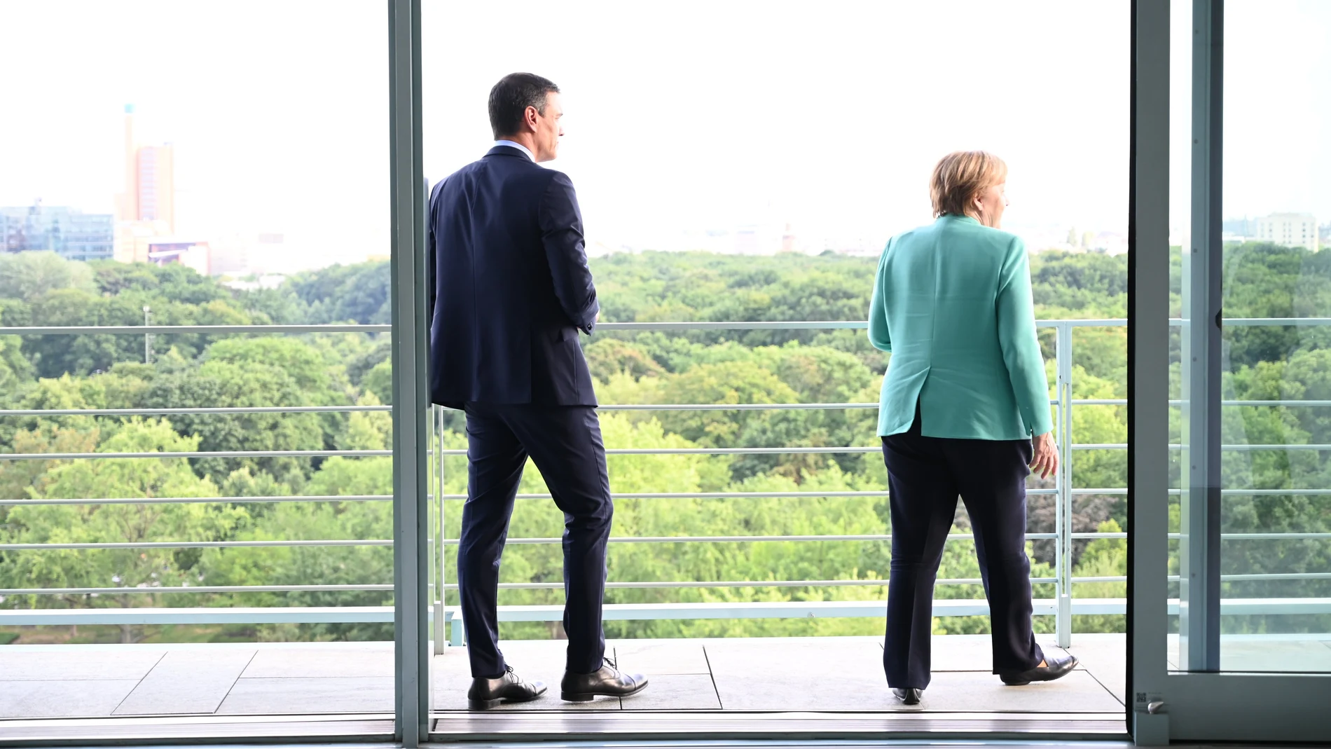 El presidente del Gobierno, Pedro Sánchez, se reúne con la canciller de Alemania, Angela Merkel, en la sede de la Cancillería de la República Federal de Alemania, en Berlín