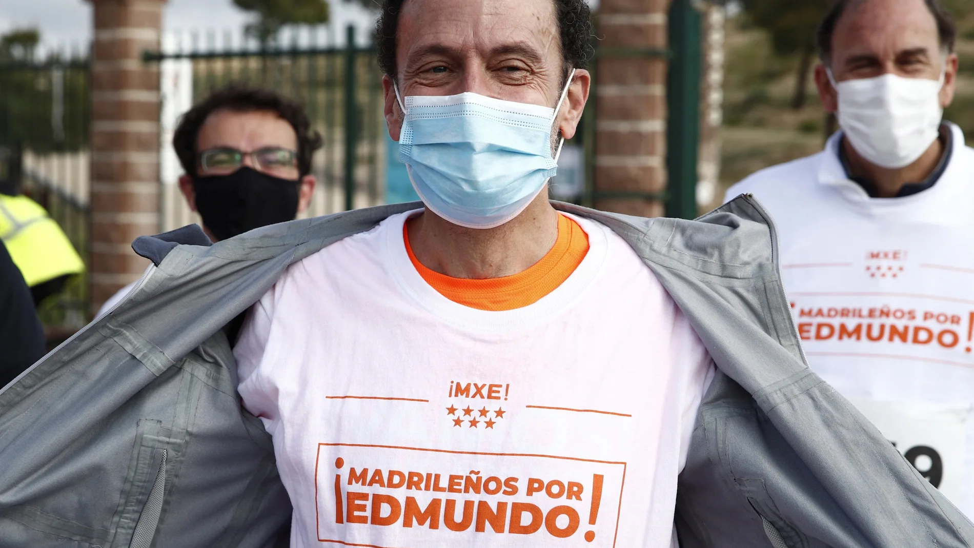 El candidato de Ciudadanos a la Comunidad de Madrid, Edmundo Bal, tras participar este domingo en la X carrera popular de Hortaleza. EFE/Javier López