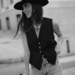 María Fernández-Rubíes con el chaleco de Zara que te hace el look.