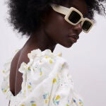 El top de Zara que llevaría la protagonista de 'Los Bridgerton' esta primavera.