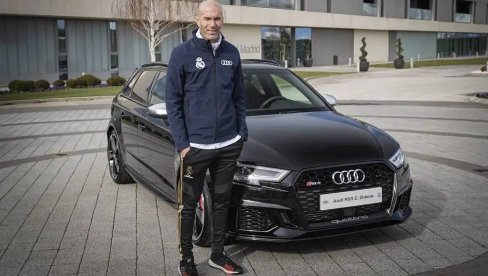 Zinedine Zidane con Audi RS 3 Sportback