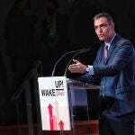 El presidente del Gobierno, Pedro Sánchez, durante su intervención en el simposio 'Wake up, Spain' organizado por El Español, Invertia y D+I