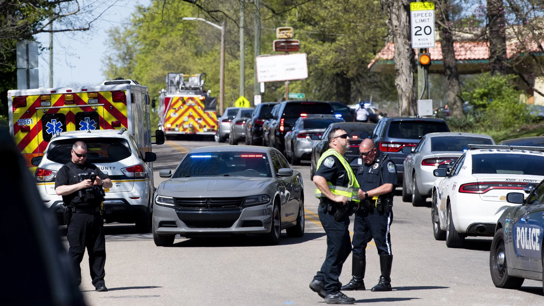 La Policía acordona los alrededores del instituto de Austin-East Magnet en Tennessee