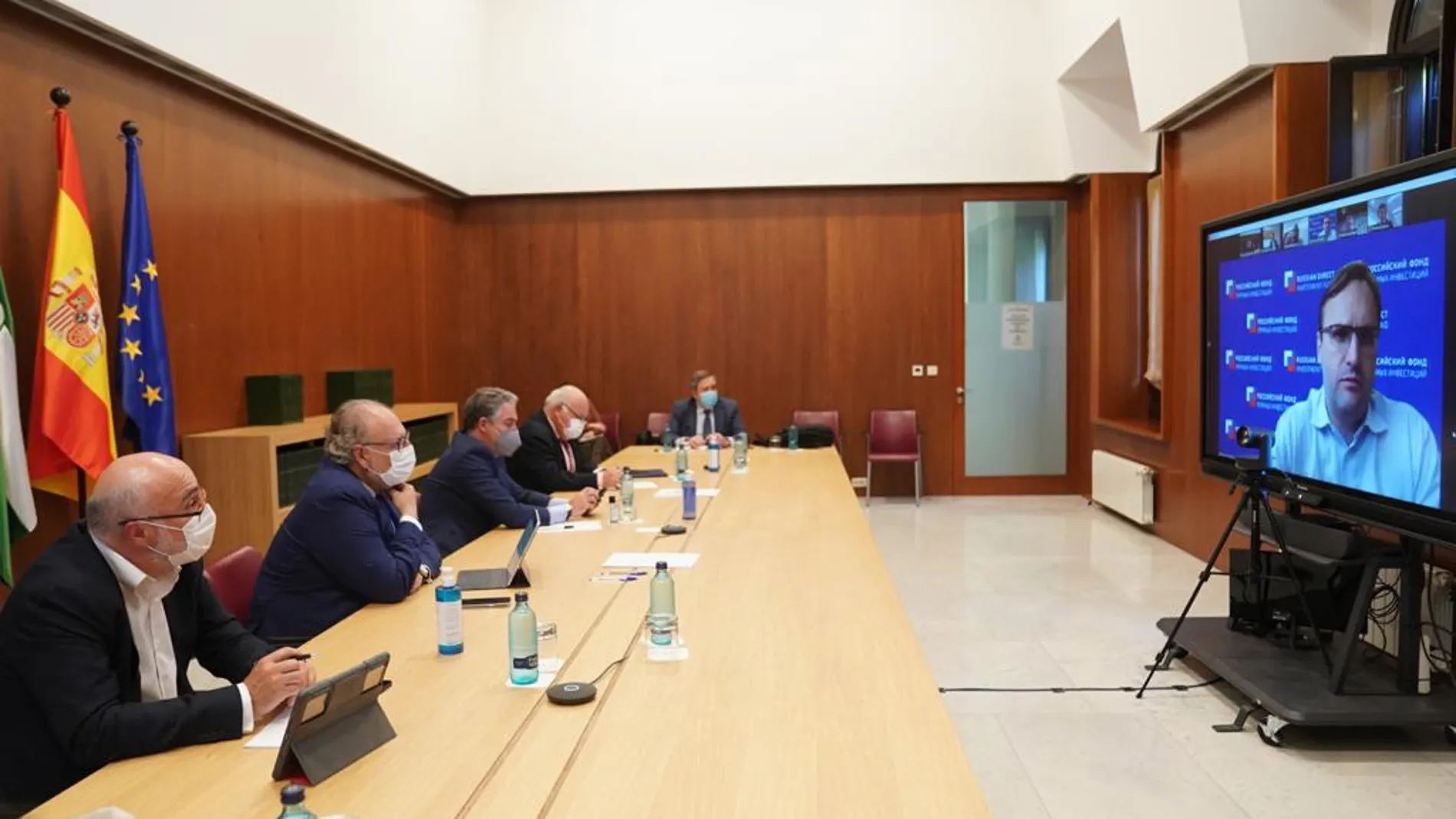 Reunión de la Junta de Andalucía con la farmacaútica rusa de la vacuna Sputnik