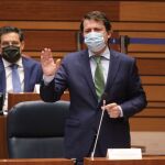 El presidente de la Junta, Alfonso Fernández Mañueco, interviene durante el Pleno