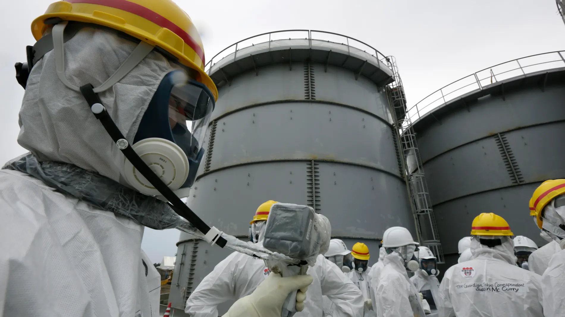 Okuma (Japan), 07/11/2013.- (FILE) - Tokyo Electric Power Corporation officials measure radiation levels at the H4 tank area at the Fukushima Daiichi Nuclear Power Plant in Okuma, Fukushima Prefecture, northeast of Tokyo, Japan, 07 November 2013 (reissued 13 April 2021). On 13 April 2021, the Japanese government decided to release treated water containing tritium from the crippled Fukushima Daiichi Nuclear Power Plant into the Pacific Ocean. (Japón, Tokio) EFE/EPA/KIMIMASA MAYAMA/POOL